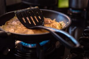 Cooking with Stainless Steel vs Nonstick. Cooking with nonstick teflon pan on gas stove